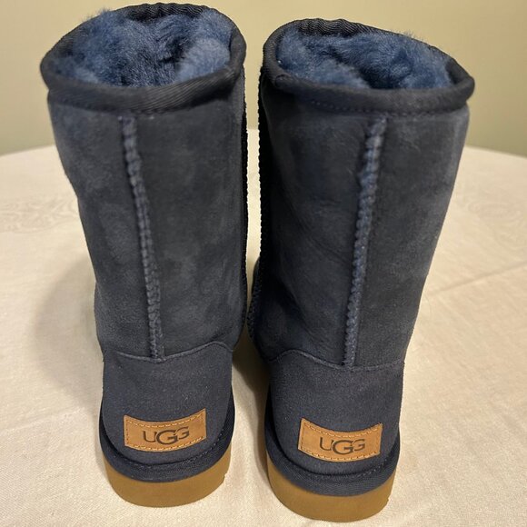 UGG Classic Short II Navy, Size 7 NEW IN BOX - Picture 4 of 6